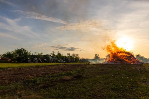 Obec Rabakov zve na pálení čarodejnic